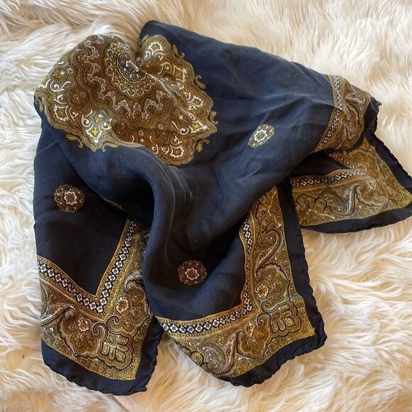 Silk small scarf/pocket square hand rolled edges black and gold - Picture 4 of 9